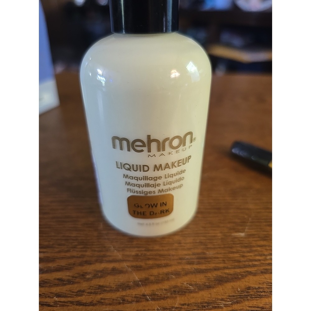 Mehron Glow In The Dark Liquid Makeup 4.5 Oz. For Airbrush Full Body Painting